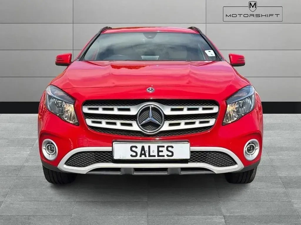 Used Mercedes GLA200 SE 156 HP (114 kW) 2018 Red SUV