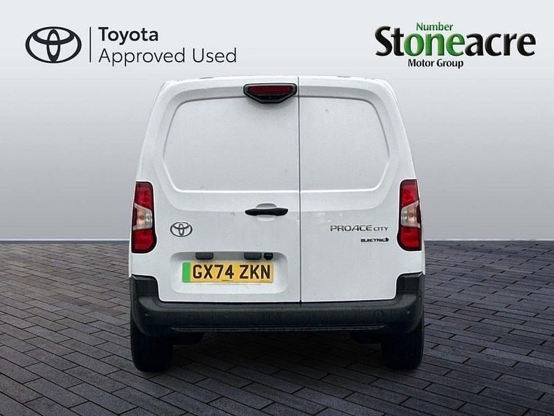 Used Toyota Proace 100 kW (136 HP) 2024 White MPV
