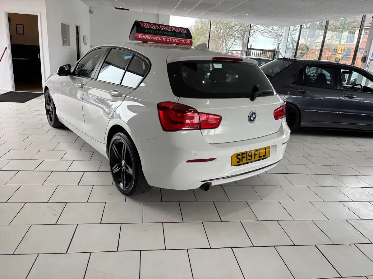 Used BMW 118 Sport Line 150 HP (110 kW) 2019 White Hatchback