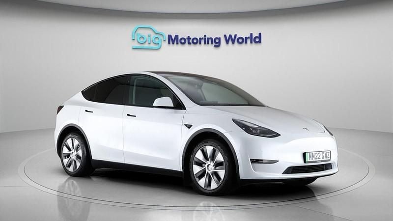 White Used 2022 Tesla Model Y Long Range SUV | £24,000 (Good price) - Image 1/4