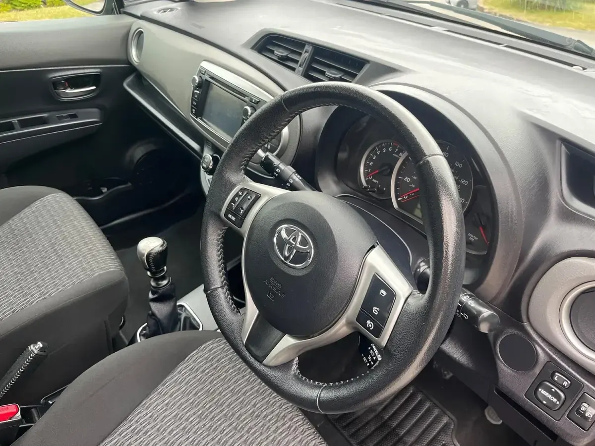 Used Toyota Yaris Plus 99 HP (72 kW) 2014 Grey Hatchback
