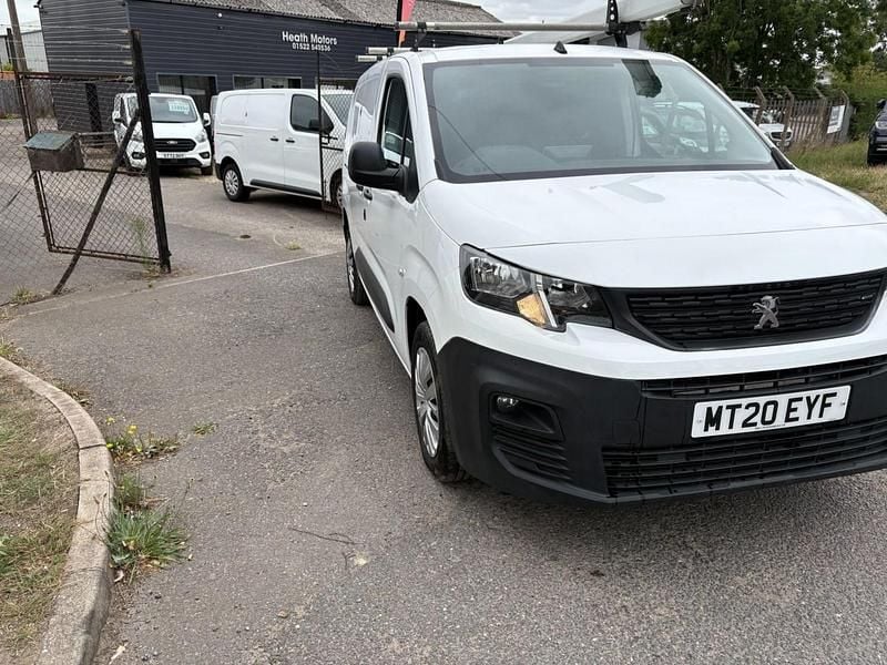 White Used 2020 Peugeot Partner MPV | £9,495 (Fair price) - Image 1/3