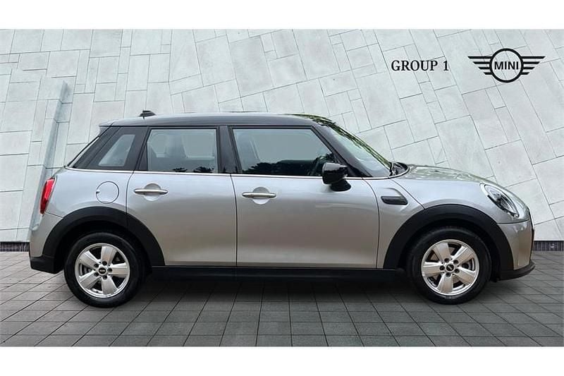 Begagnad Mini Cooper Classic 136 HK (100 kW) 2023 Silver Halvkombi