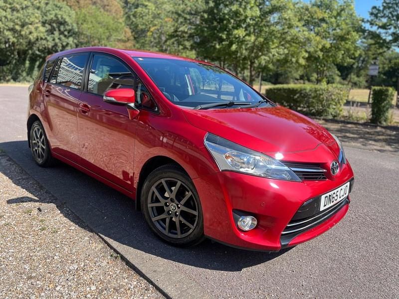 Red Used 2015 Toyota Verso Trend MPV | £6,000 (Good price) - Image 1/4