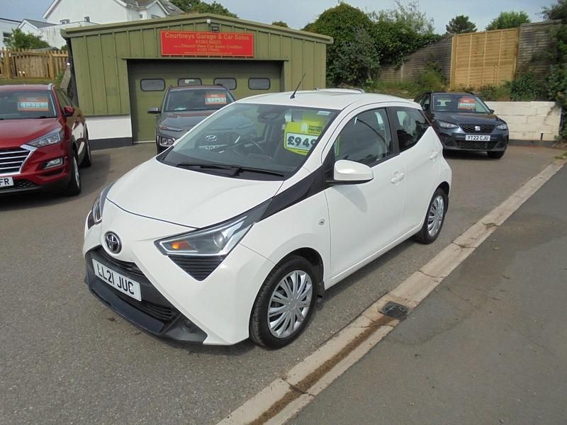White Used 2021 Toyota Aygo X-play Hatchback | £8,995 (Fair price) - Image 1/4