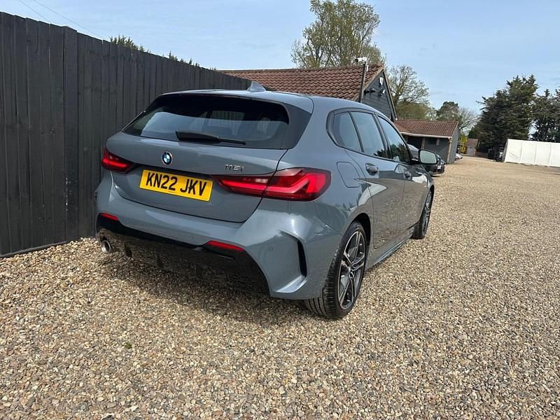 Begagnad BMW 118 M Sport 2022 Grå Halvkombi