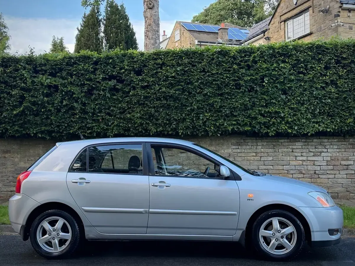 Used Toyota Corolla T3 110 HP (80 kW) 2003 Silver Hatchback
