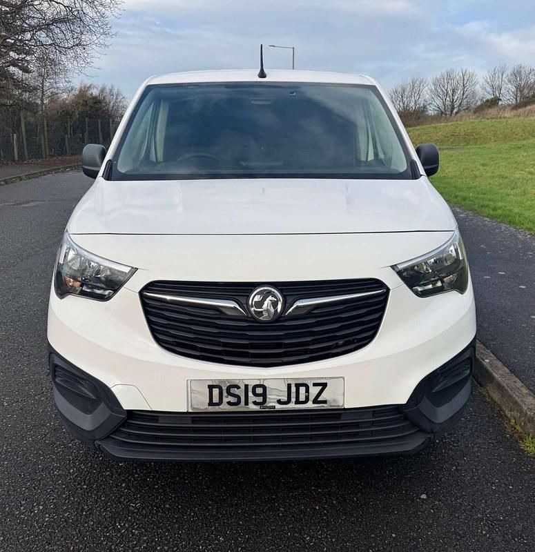 Used Vauxhall Combo Edition 100 HP (73 kW) 2019 White Van