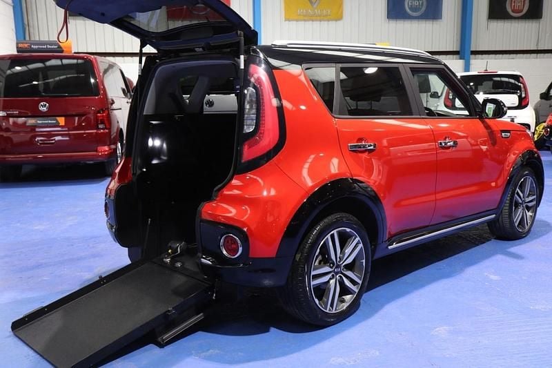 Red Used 2017 Kia Soul 2 SUV | £17,950 - Image 1/4