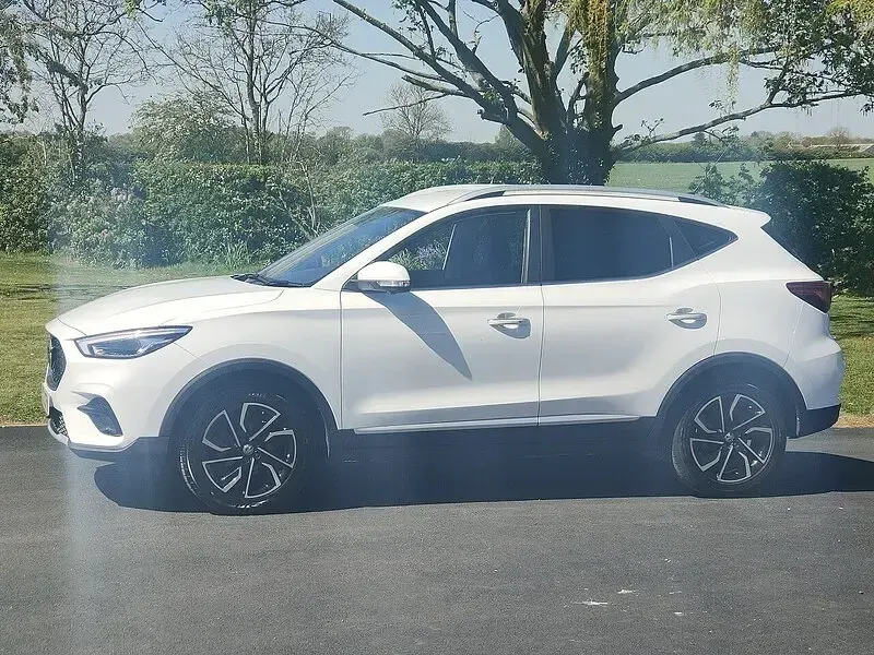 Używany MG ZS Exclusive 111 KM (81 kW) 2023 Biały SUV