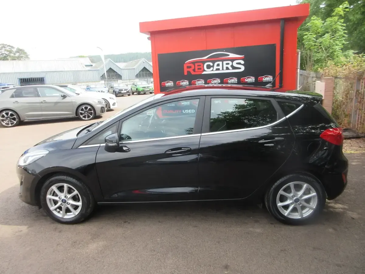 Used Ford Fiesta Zetec 70 HP (51 kW) 2017 Black Hatchback