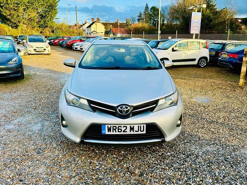 Used Toyota Auris Sport 132 HP (97 kW) 2012 Silver Hatchback