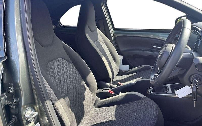 Usado Toyota Aygo X 72 HP (52 kW) 2025 SUV