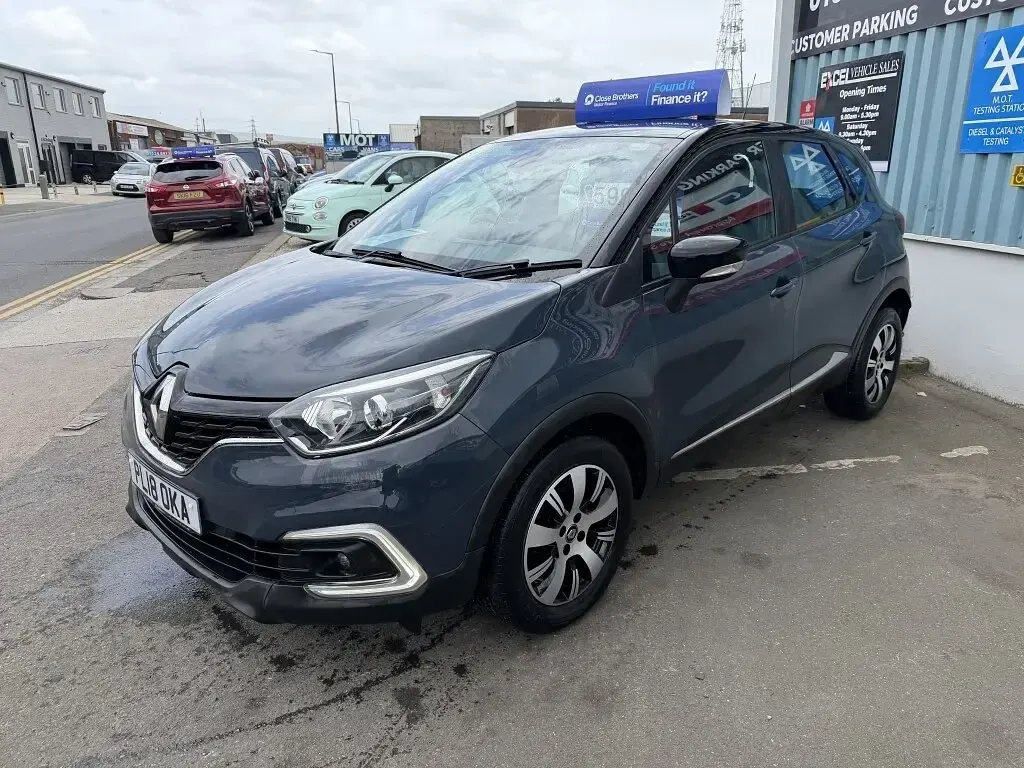 Used Renault Captur Play 90 HP (66 kW) 2018 Blue/black SUV