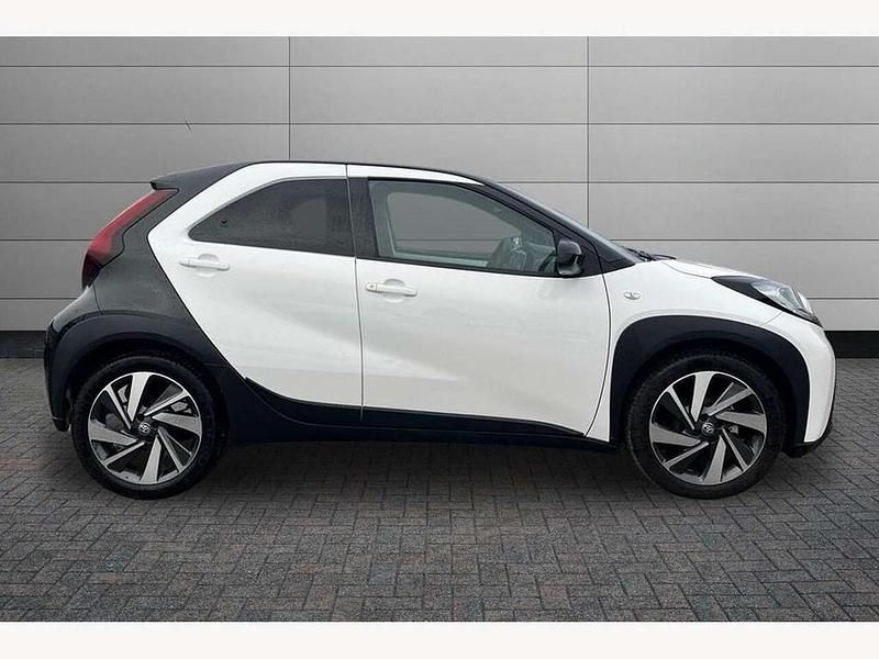 Used Toyota Aygo X 72 HP (52 kW) 2024 White SUV