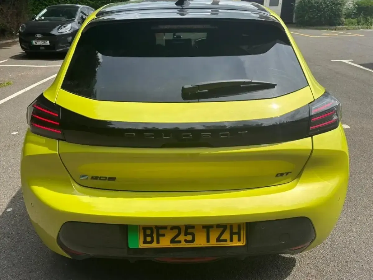 Used Peugeot e-208 GT 113 kW (154 HP) 2025 Yellow Hatchback