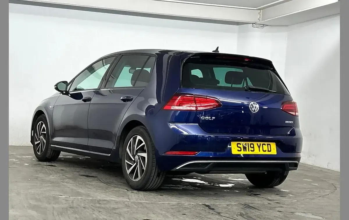 Used VW Golf VII Match 130 HP (95 kW) 2019 Blue Hatchback