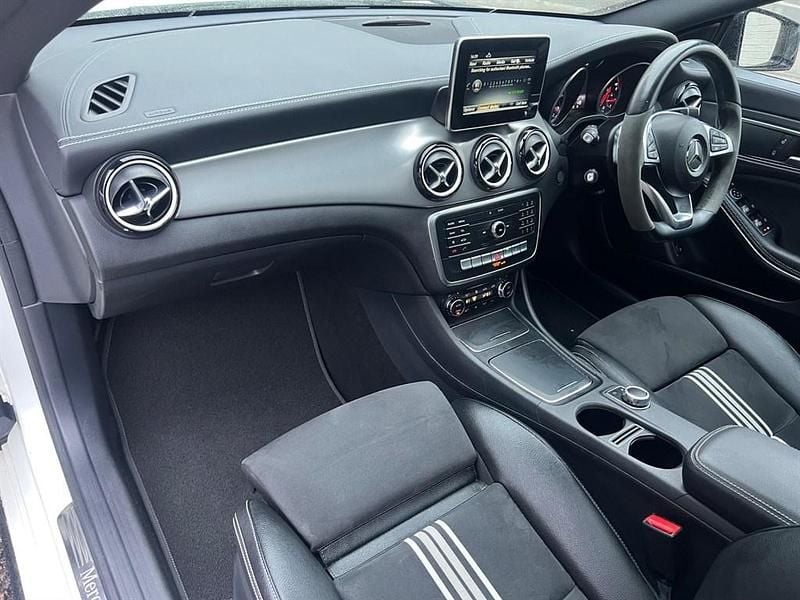 Used Mercedes CLA220 174 HP (127 kW) 2018 White Sedan