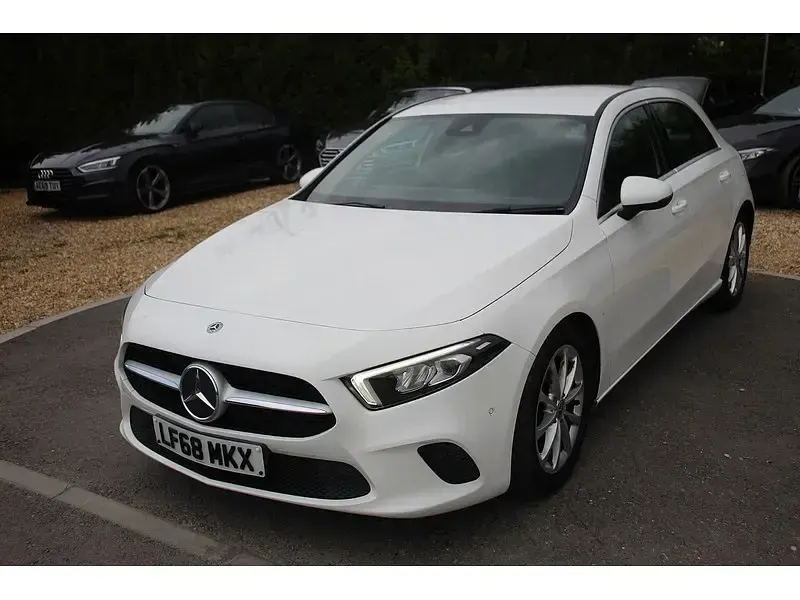 Usado Mercedes A180 Executive 116 HP (85 kW) 2018 Branco Citadino