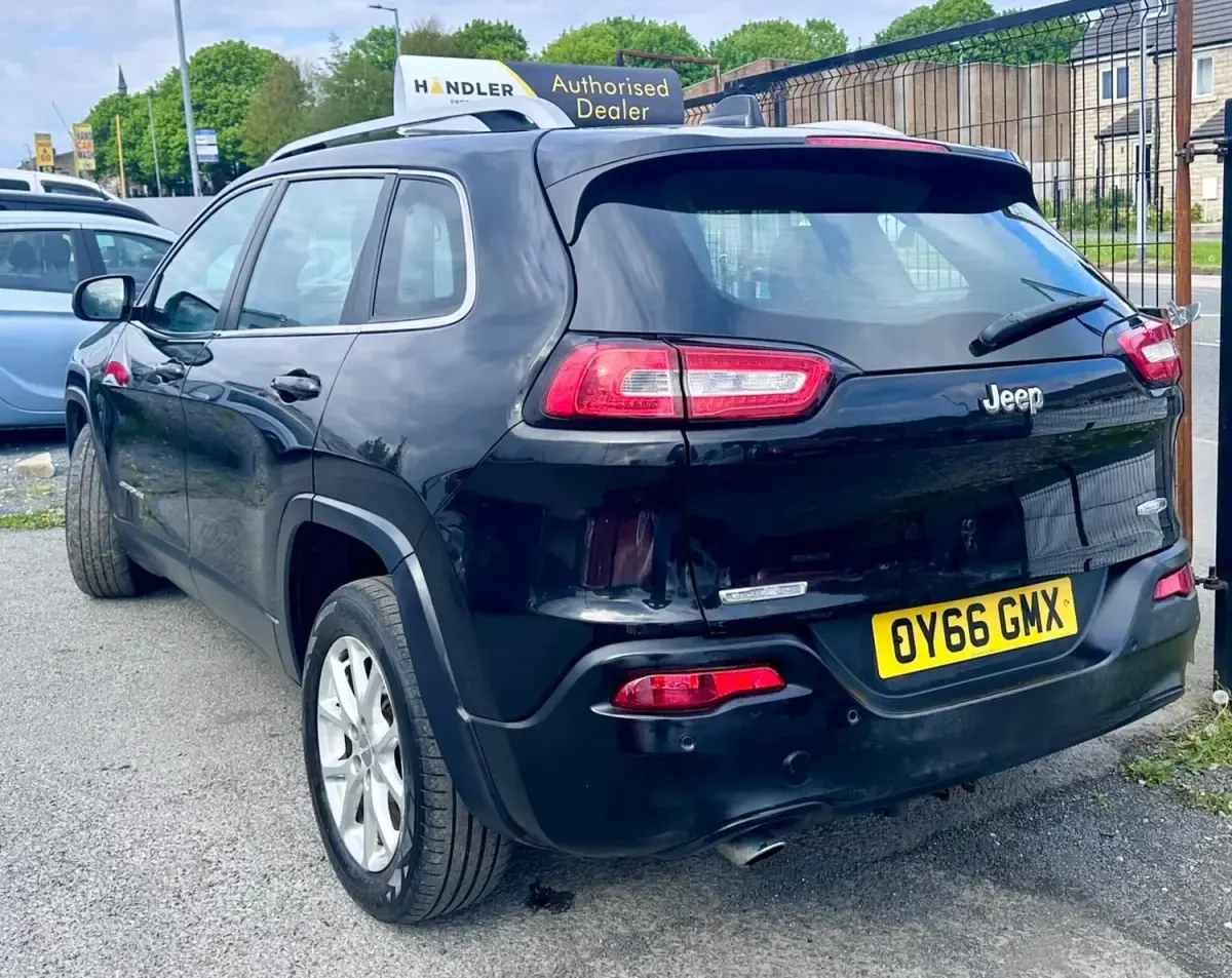 Usado Jeep Cherokee Longitude 140 CV (102 kW) 2016 Negro SUV