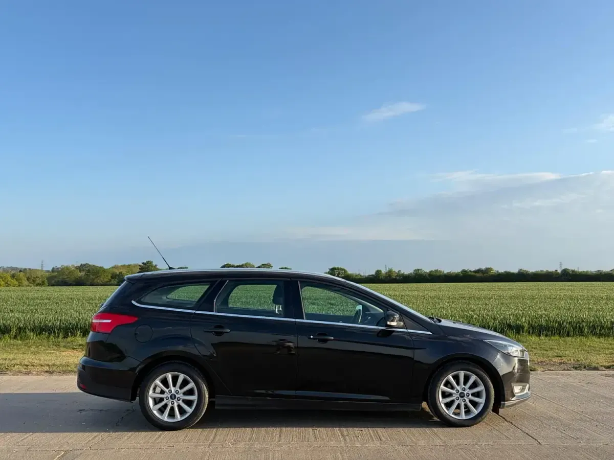 Used Ford Focus Titanium 125 HP (91 kW) 2015 Black Estate