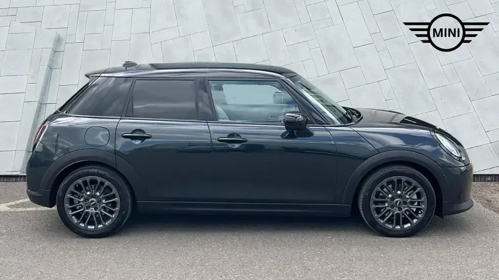 Usado Mini Cooper Hatch 113 kW (154 HP) 2025 Cinzento Citadino