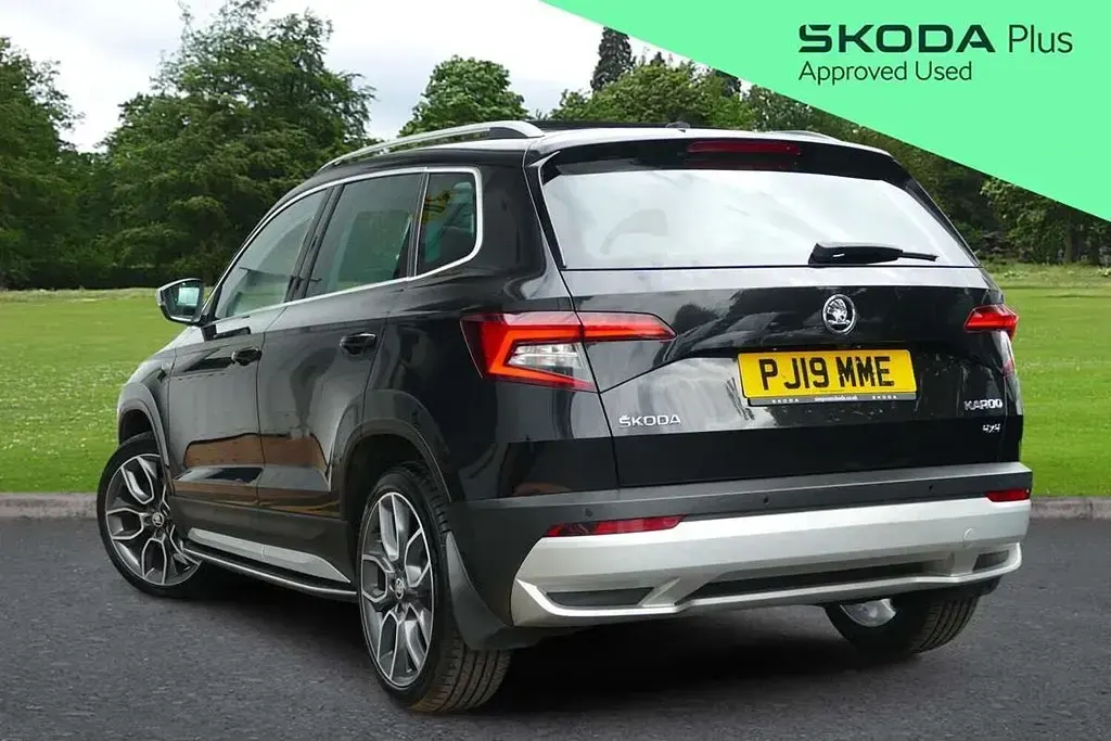 Usado Skoda Karoq Scout 4x4 147 CV (108 kW) 2019 Negro SUV