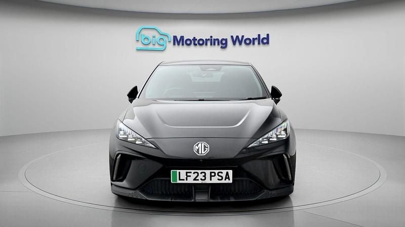 Begagnad MG MG4 EV Trophy 319 kW (435 HK) 2023 Svart Halvkombi