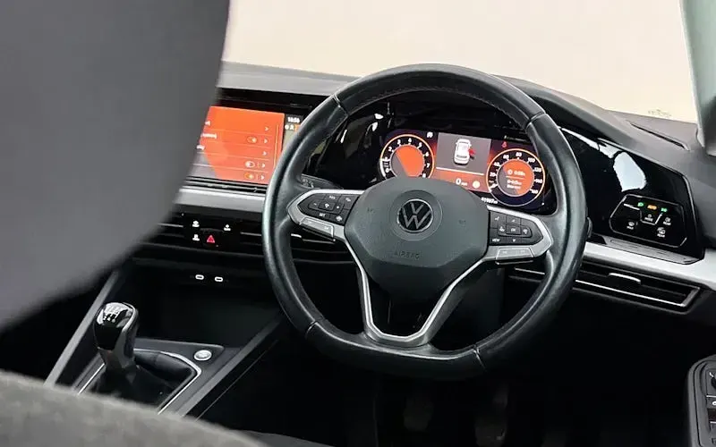 Used VW Golf VII S 131 HP (96 kW) 2021 White Hatchback