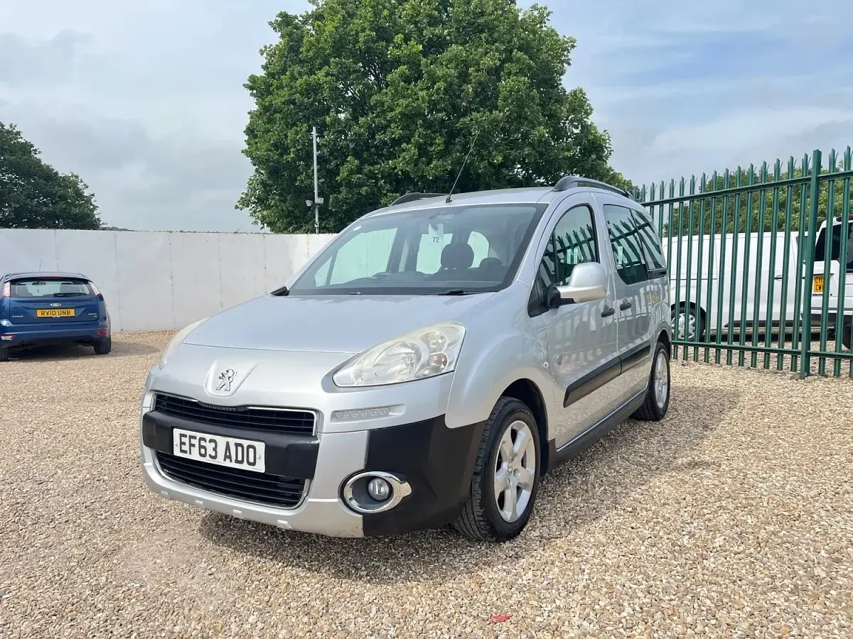 Used Peugeot Partner Tepee Outdoor 92 HP (67 kW) 2014 Silver MPV