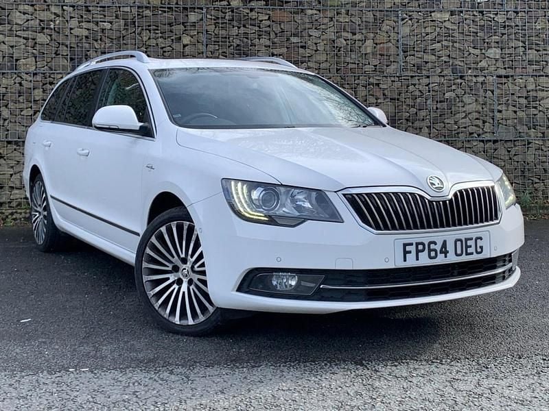 Used Skoda Superb LAURIN & KLEMENT 170 HP (125 kW) 2014 White Estate