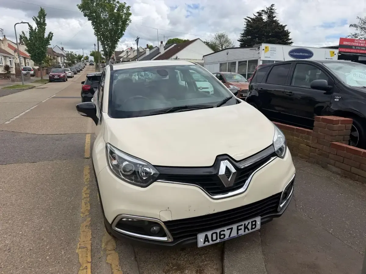 Usado Renault Captur Dynamique 2017 Beige SUV