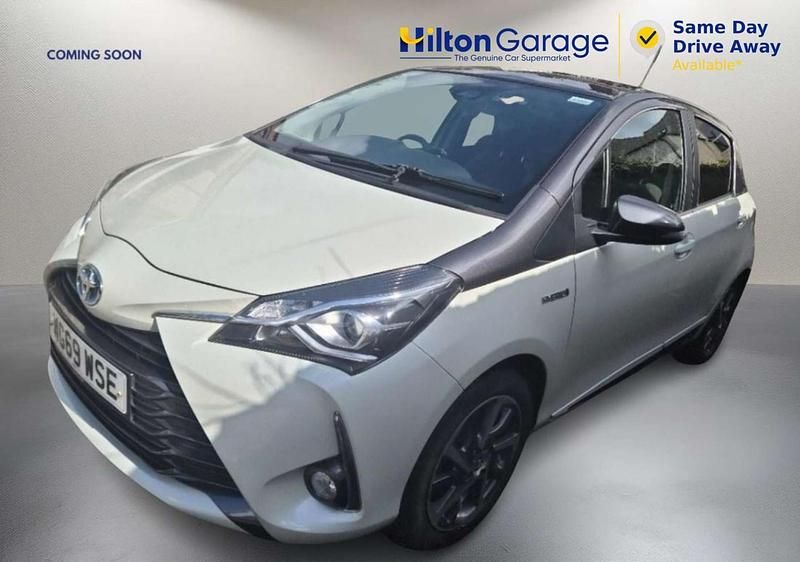 Used Toyota Yaris Hybrid 2019 White/black Hatchback