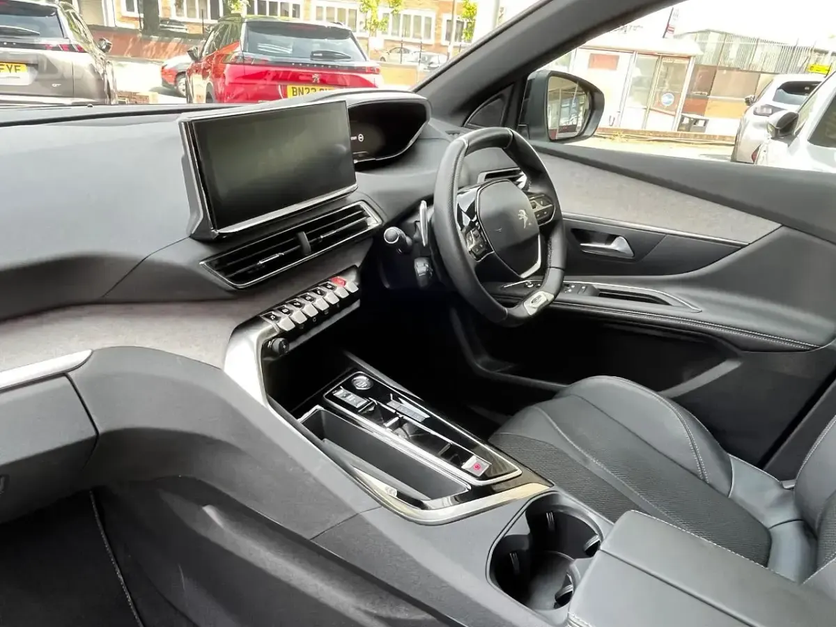 Used Peugeot 3008 GT 129 HP (94 kW) 2023 White SUV