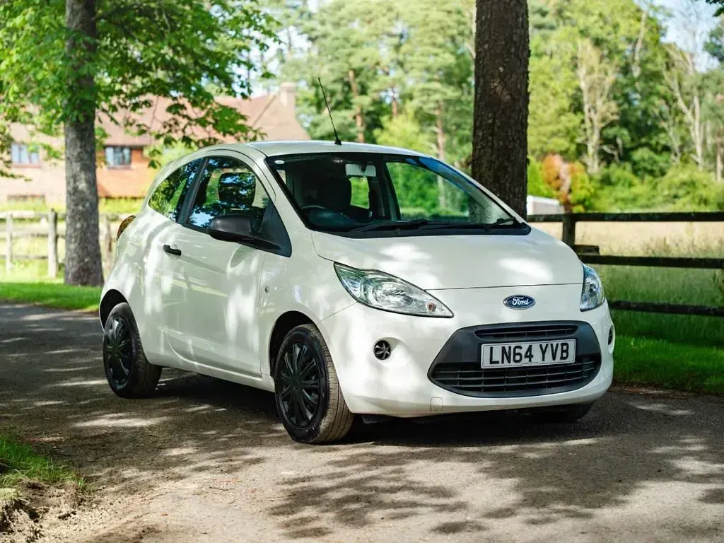 Used Ford Ka Studio 69 HP (50 kW) 2014 White Hatchback