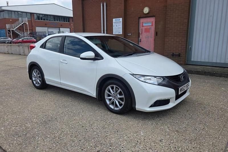 Begagnad Honda Civic ES 142 HK (104 kW) 2012 Vit Halvkombi