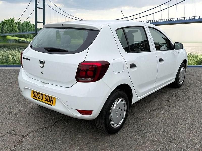 Used Dacia Sandero Essentiel 75 HP (55 kW) 2020 White Hatchback