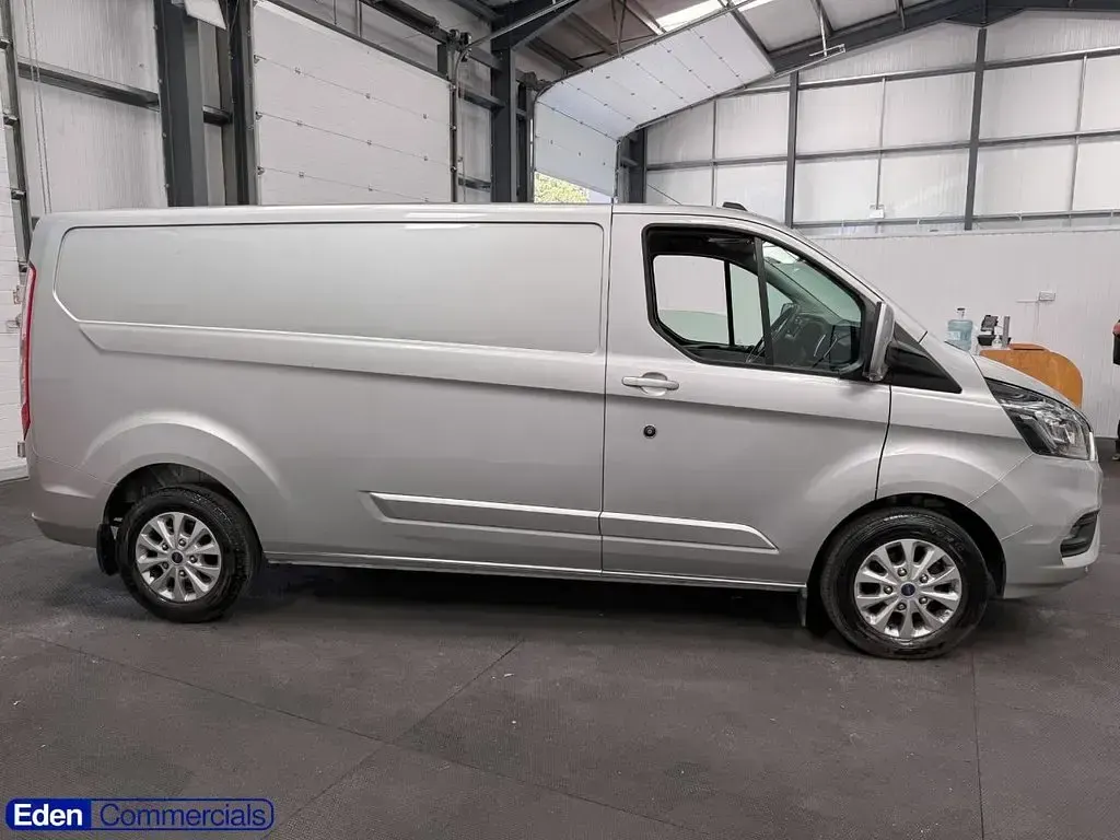 Used Ford Transit Custom Limited 130 HP (95 kW) 2023 Silver Van