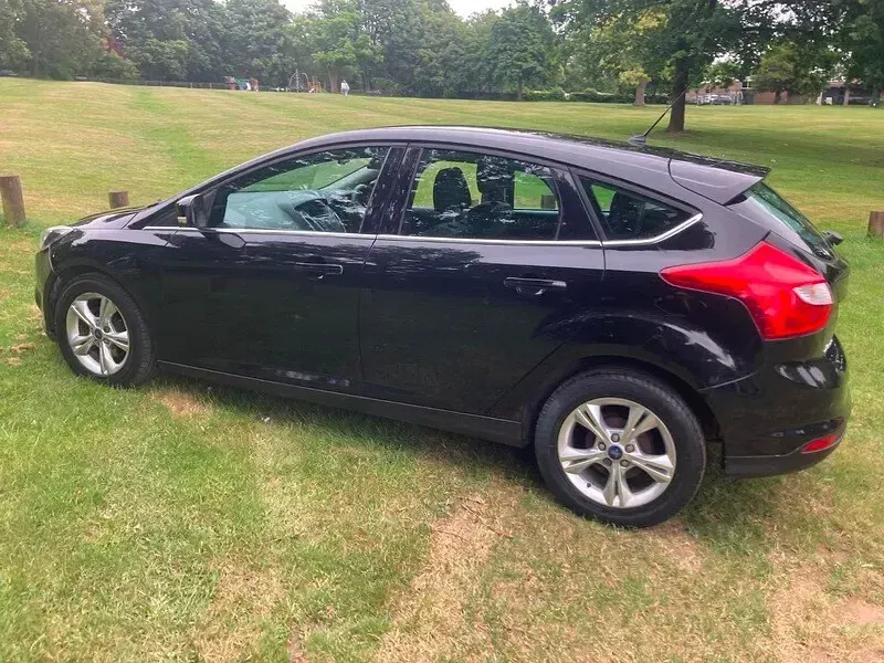 Used Ford Focus Zetec 125 HP (91 kW) 2012 Black Hatchback