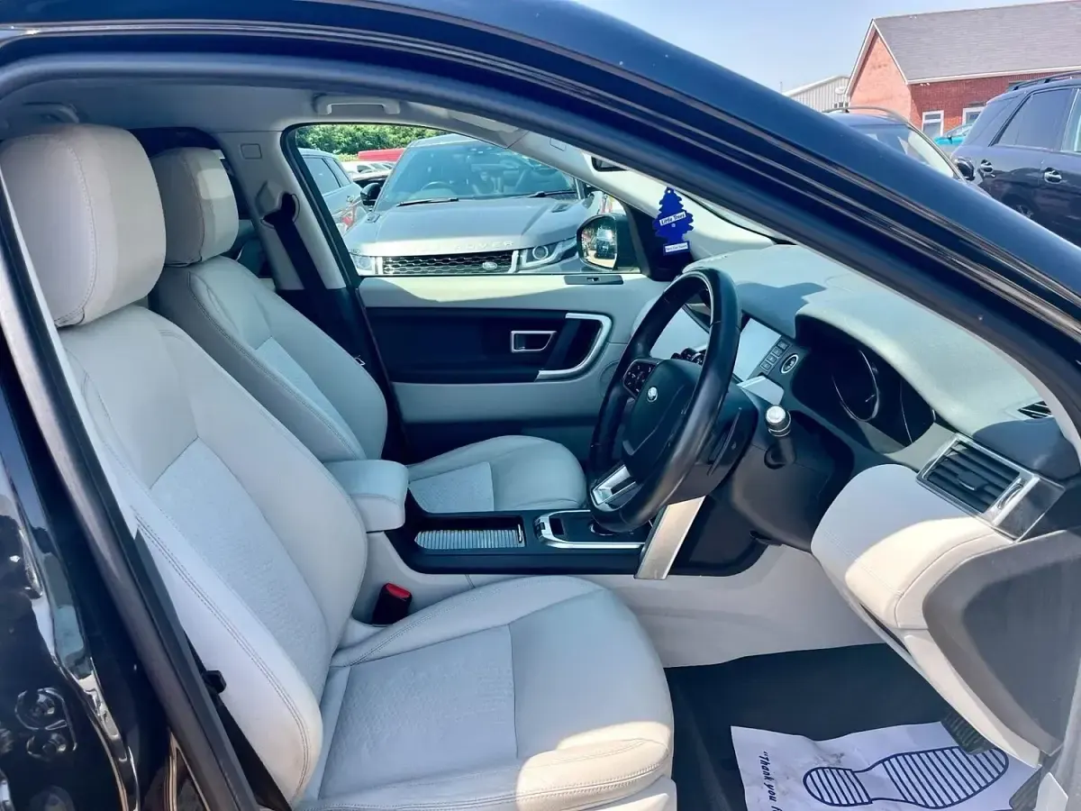 Used Land Rover Discovery Sport SE 180 HP (132 kW) 2019 Black SUV