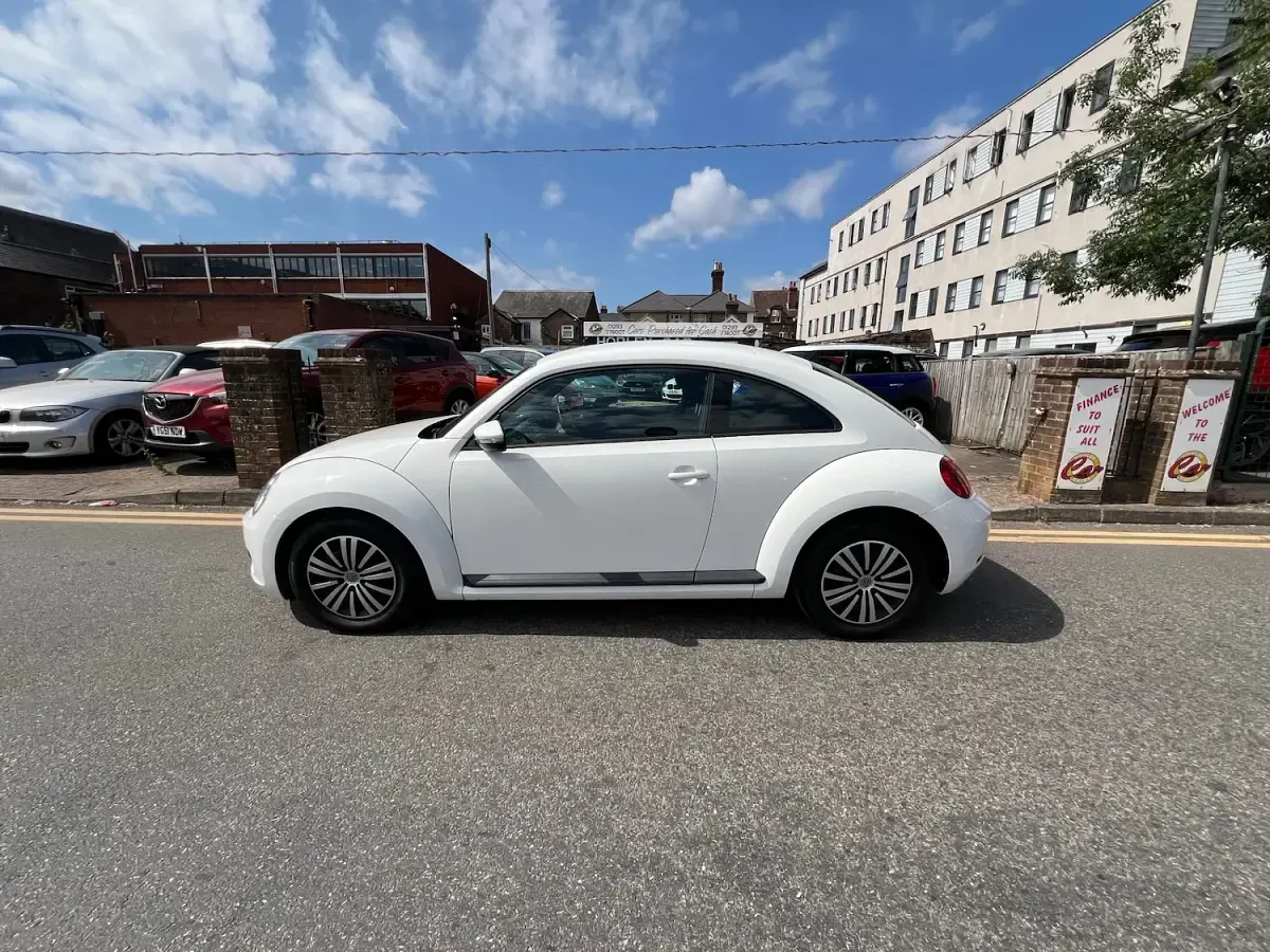 Used VW Beetle 105 HP (77 kW) 2013 White Hatchback