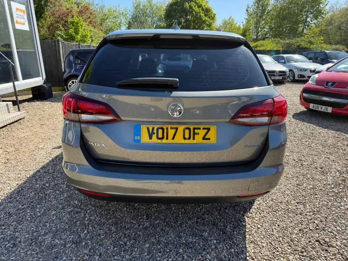 Second-hand Vauxhall Astra Elite 150 CP (110 kW) 2017 Gri Break