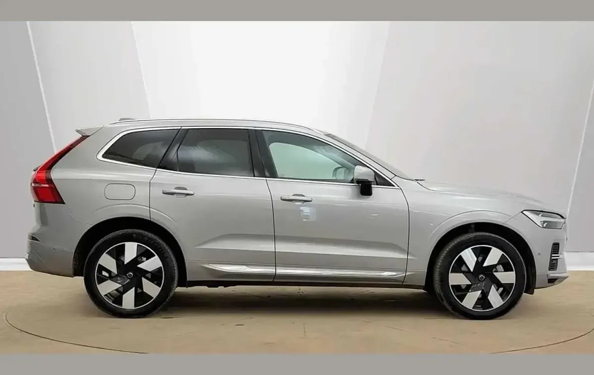 Used Volvo XC60 Ultra 449 HP (330 kW) 2025 Silver SUV
