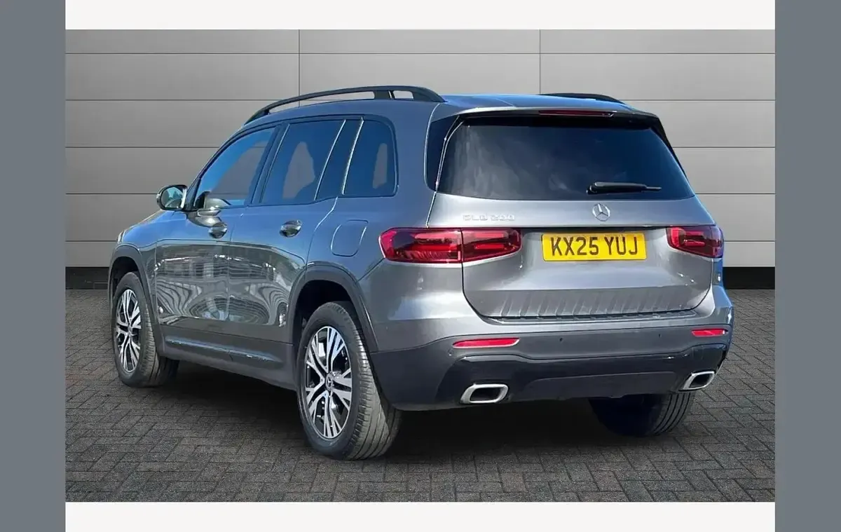 Begagnad Mercedes GLB200 Executive 161 HK (118 kW) 2025 Grå SUV