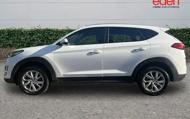 Used Hyundai Tucson SE 132 HP (97 kW) 2020 White SUV