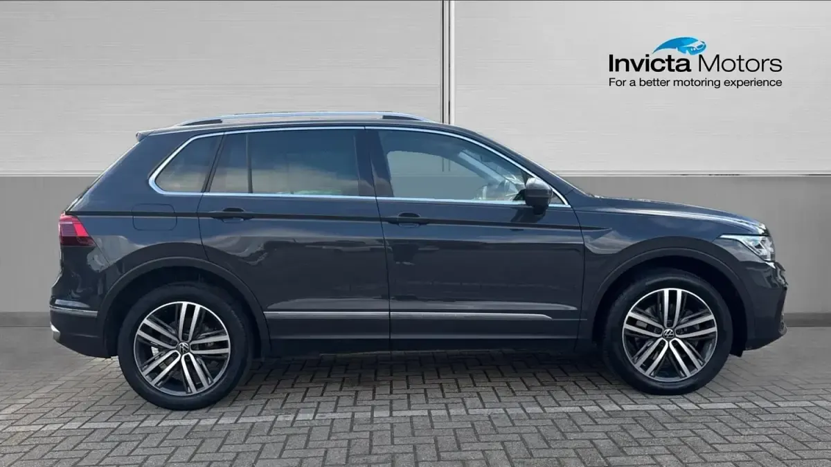 Usado VW Tiguan Elegance 245 HP (180 kW) 2023 Cinzento SUV