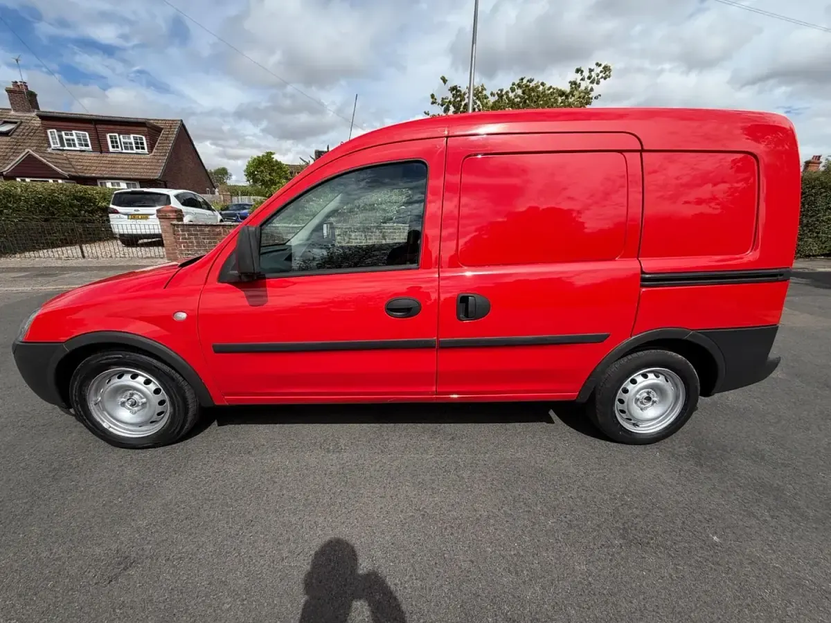 Used Vauxhall Combo 75 HP (55 kW) 2010 Red MPV