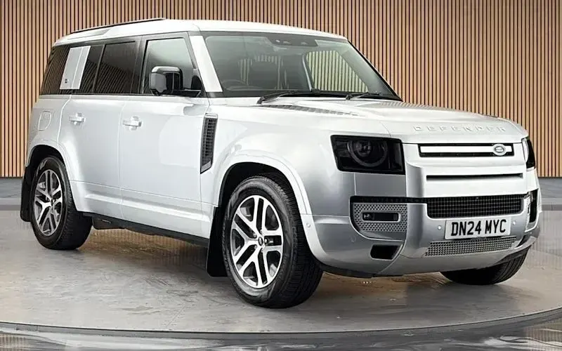 Used Land Rover Defender S 250 HP (183 kW) 2023 SUV