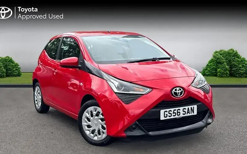 Usado Toyota Aygo X-play 72 CV (52 kW) 2020 Utilitario