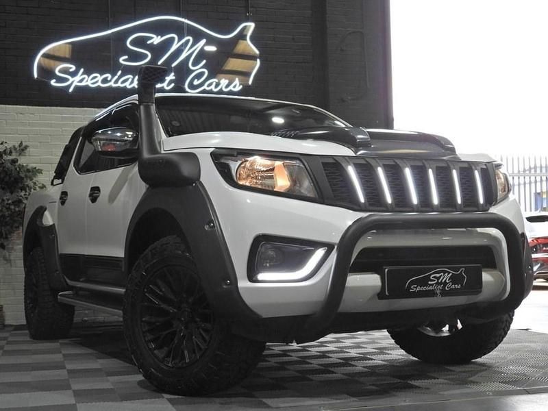 Used Nissan Navara Acenta+ 190 HP (139 kW) 2016 White Pickup